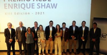 Foto de los ganadores del Premio ACDE enrique Shaw 2021