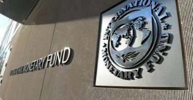 Logo en la fachada de edificio del FMI