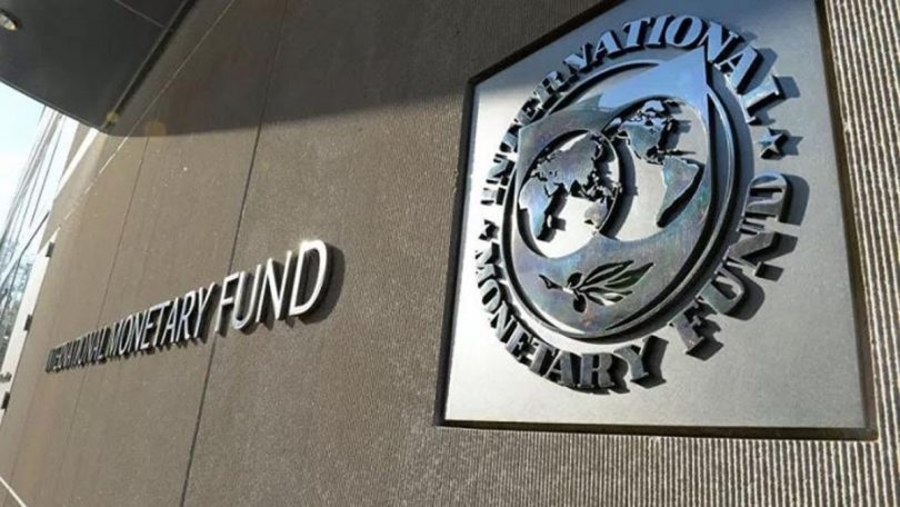 Logo en la fachada de edificio del FMI