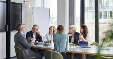Generación Platada y el desafío de la inclusión laboral después de los 50 años